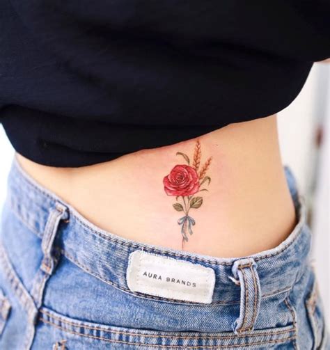 Tatuajes en la pelvis para MUJERES – 35 Diseños